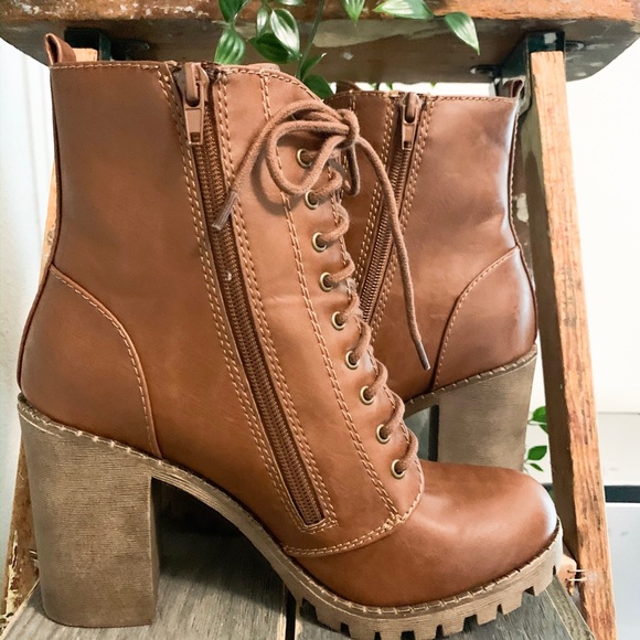 JUST IN! 🛍✨ Tan Lace Up Booties - Picture 4 of 5